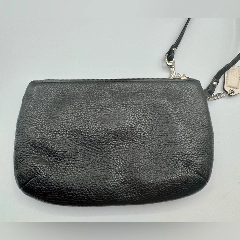 Coach Black Leather Turn lock Wristlet | Very Good Condition
